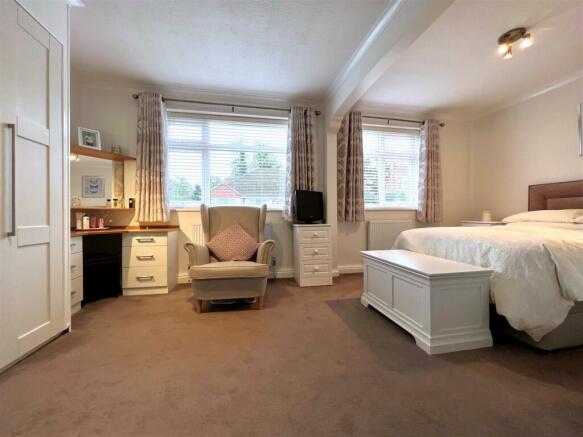 bedroom main.jpg