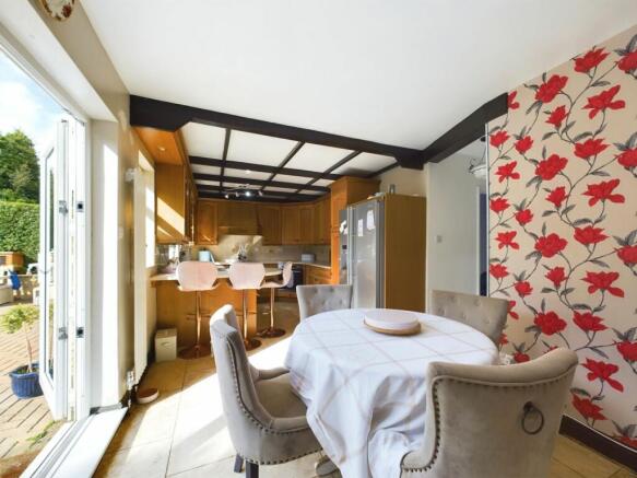 KITCHEN / BREAKFAST ROOM