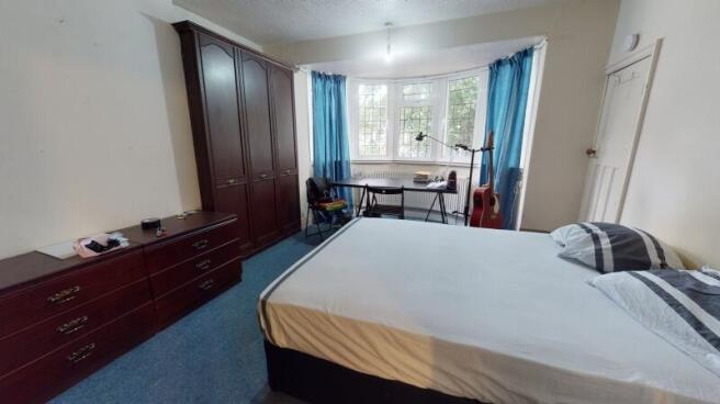 5 bed Semi-Detached to rent Image 6