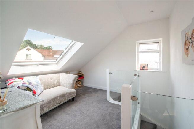 5 bed Semi-Detached for sale Image 9