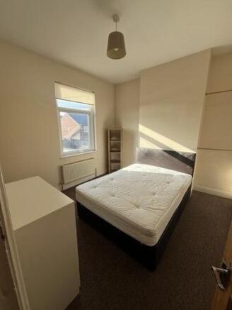 2 bed Terraced to rent Image 5