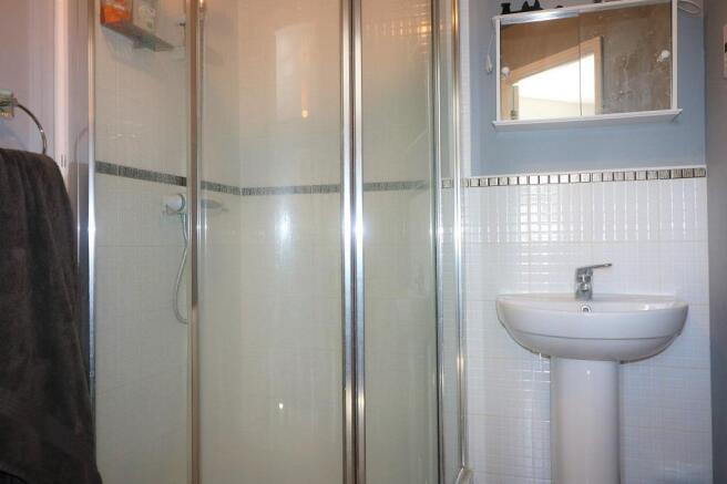 14 Haybluff - En-Suite.jpg