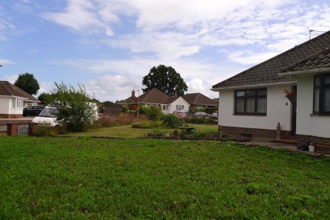 SIDE& FRONT GARDEN