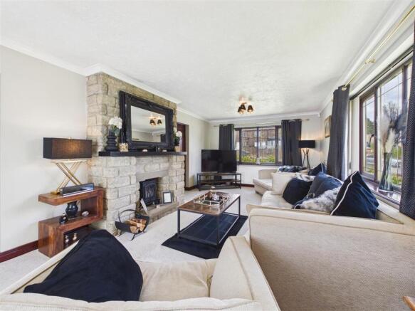 5 bed Detached for sale Image 6