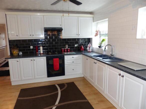 34 lionel rd 011.jpg