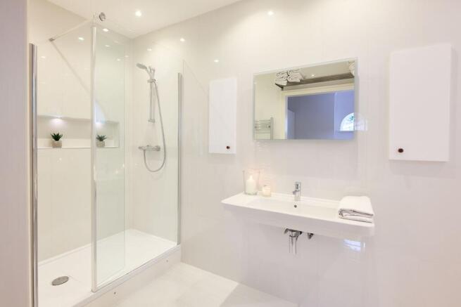 6 bed Semi-Detached for sale Image 12