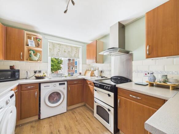 Fieldhead Place, Tettenhall Wood, Wolverhampton, WV6  photo 4