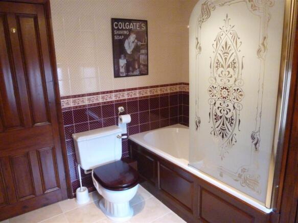 FAMILY BATHROOM
