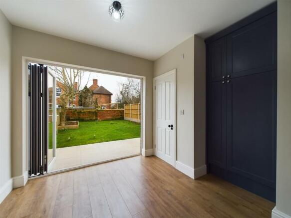 Large Sitting/Dining Room