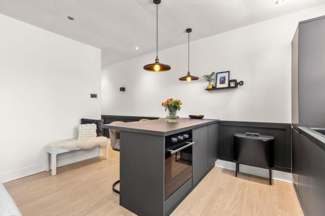 2 bed Flat for sale Image 5