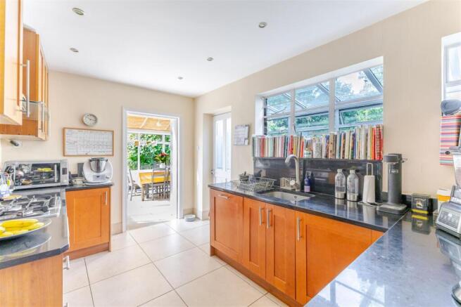 Kitchen 1.jpg