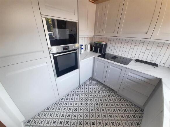 Kitchen 1 new.jpg
