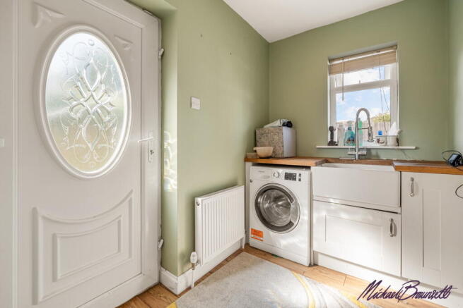 4 bed Detached for sale Image 9