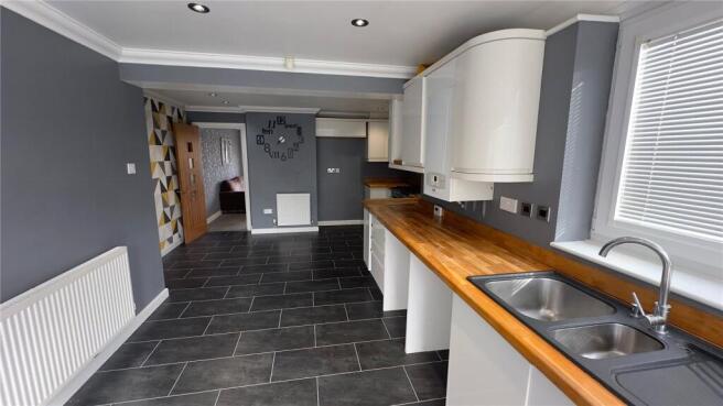 3 bed Terraced to rent Image 4