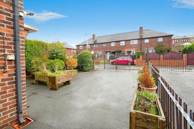 Causeway Crescent, Huddersfield, HD7 photo 4