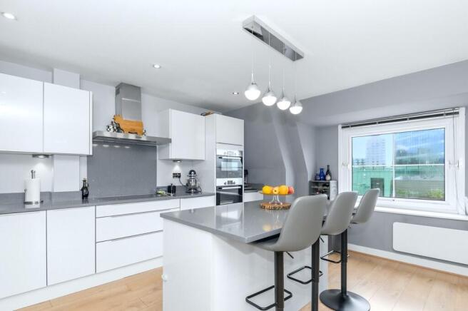 3 bed Apartment for sale Image 6
