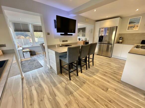 OPEN PLAN KITCHEN/DINING ROOM