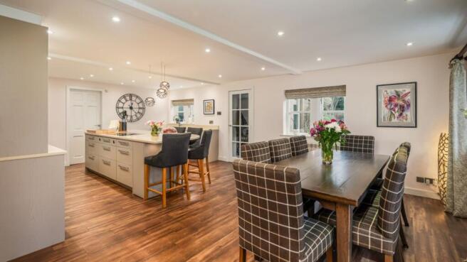 Kitchen / Dining Area