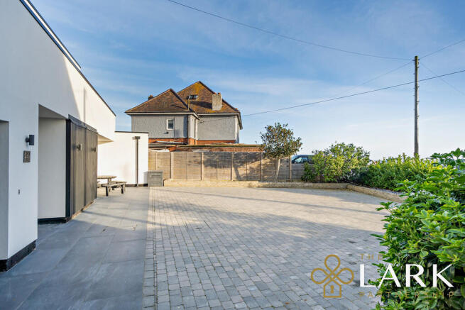 8670872-exteriorW...
