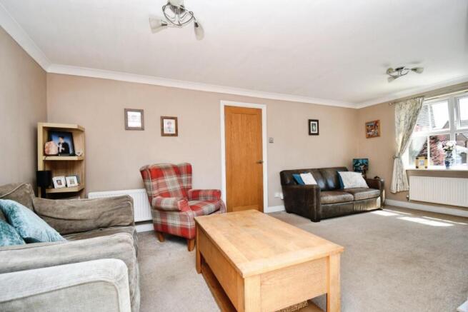 5 bed Detached for sale Image 6