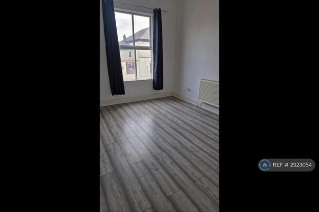 2 bed Flat to rent Image 6