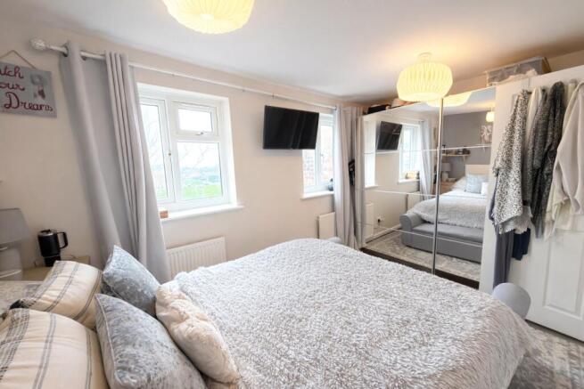 4 bed Semi-Detached for sale Image 11