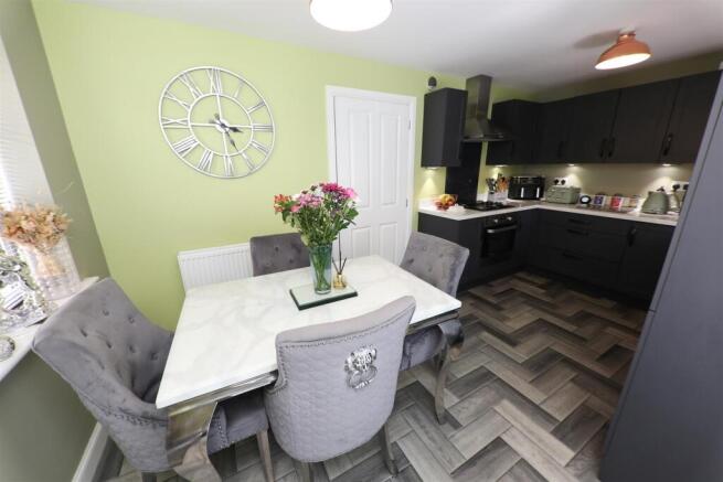 3 bed Semi-Detached for sale Image 4