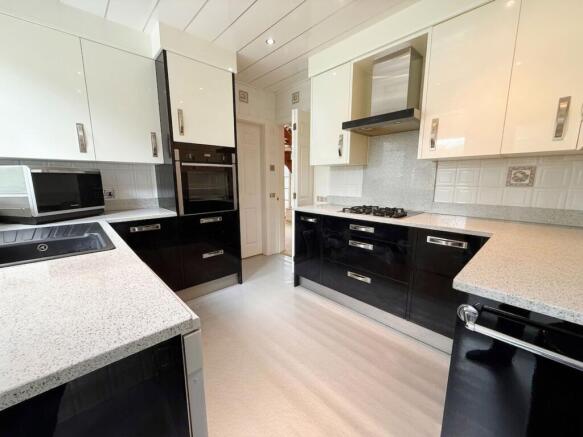 3 bed Detached for sale Image 6