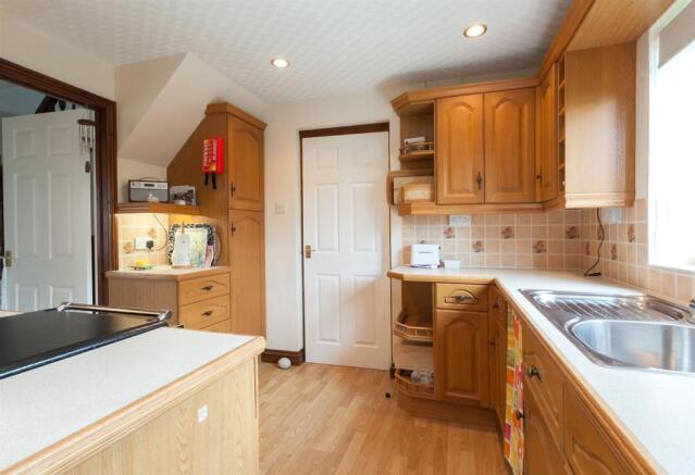 Kitchen 2.jpg