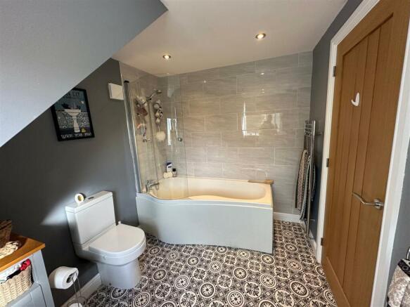 ENSUITE BATHROOM
