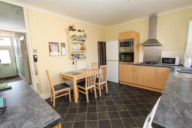 Kitchen 2.jpg