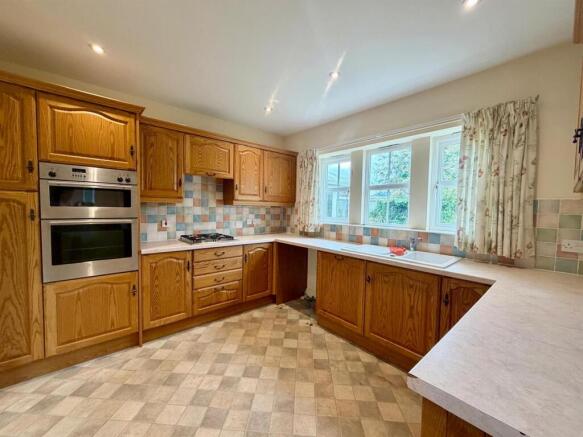 3 bed Detached to rent Image 6