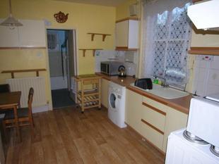 KITCHEN/BREAKFAST ROOM: