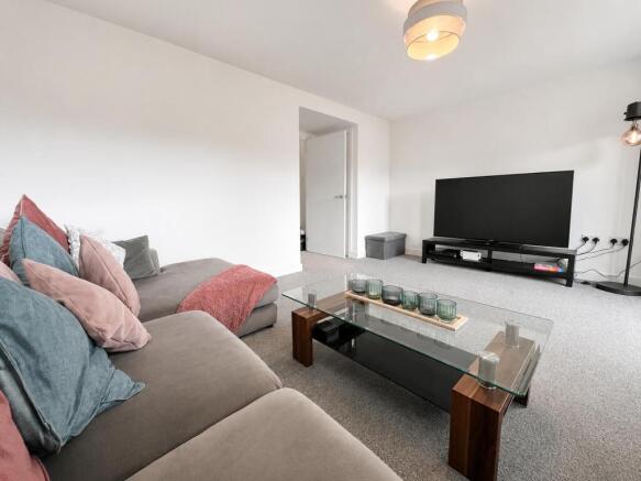 3 bed Semi-Detached for sale Image 6