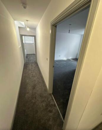 2 bed Apartment to rent Image 9