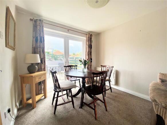 LOUNGE/DINING ROOM