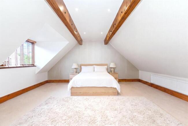 4 bed Detached for sale Image 10