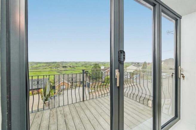 4 bed Detached for sale Image 6