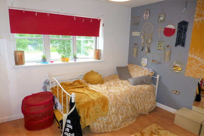 BEDROOM 2