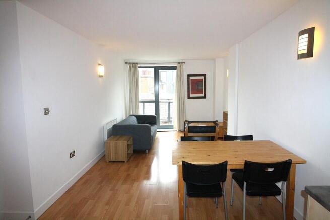2 bed Apartment to rent Image 6