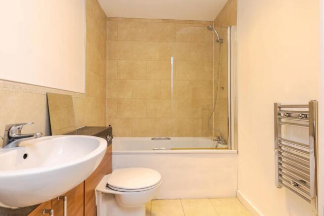 1 bed Apartment to rent Image 12