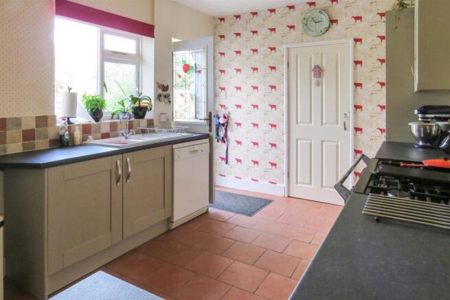 Kitchen 1 .JPG