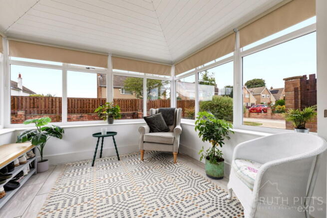 3 bed Semi-Detached Bungalow for sale Image 9