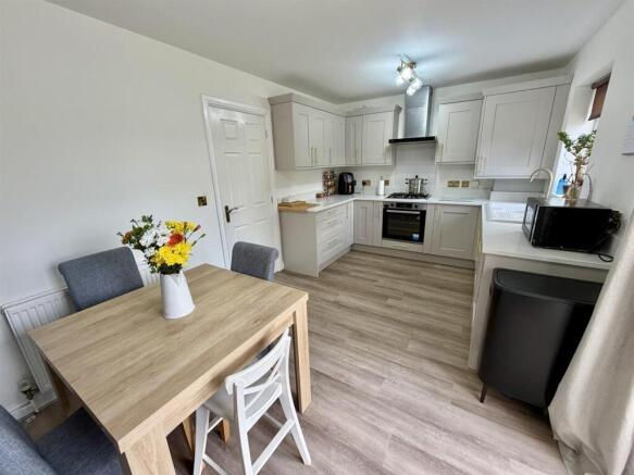 4 bed Semi-Detached for sale Image 7