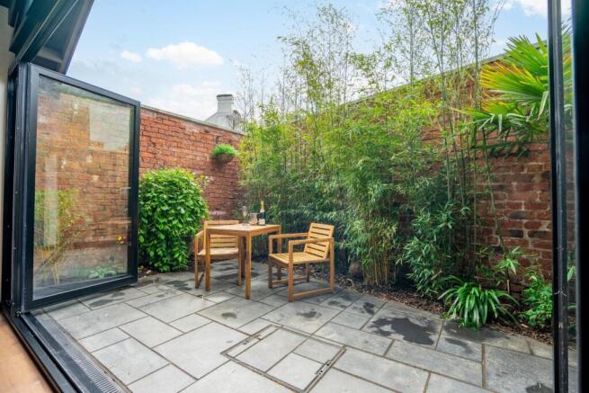 4 bed Town House for sale Image 11