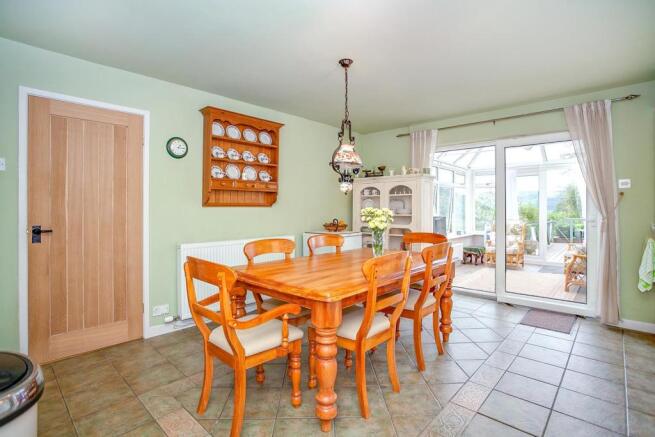 Kitchen 2.jpg