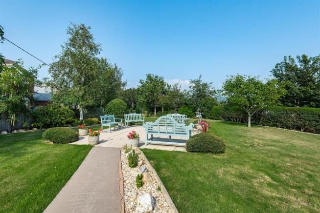Lodge Gardens.jpg