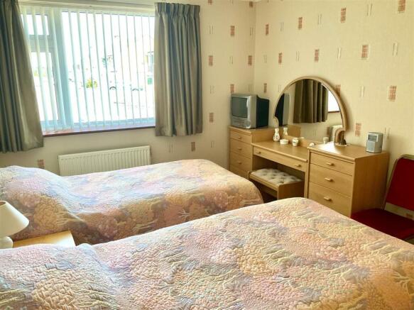 bedroom 2 pic1.jpg