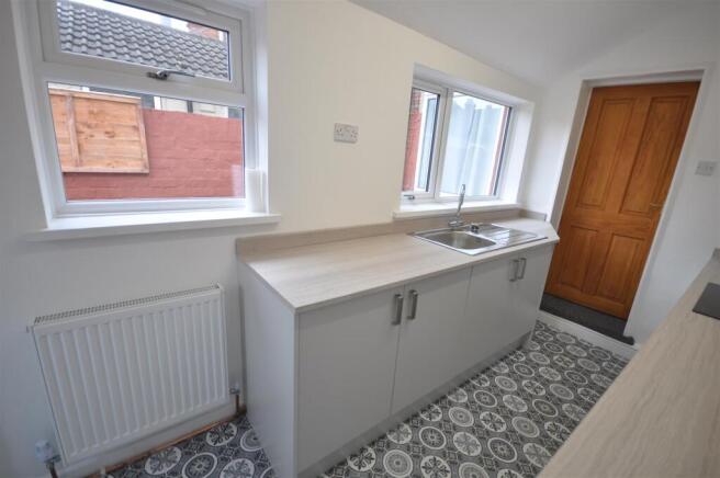 3 bed Terraced to rent Image 6