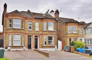 First Floor Flat 2, 222, Hale End Road, Woodford Green IG8 9LZ